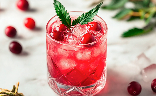 Игристый клюквенный коктейль с марихуаной