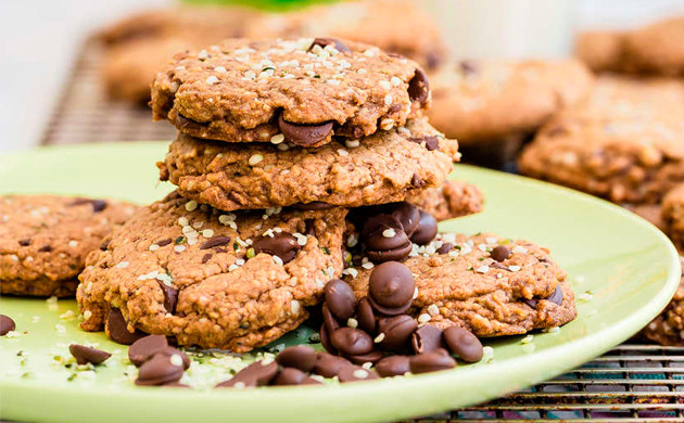 Шоколадное печенье с семенами конопли